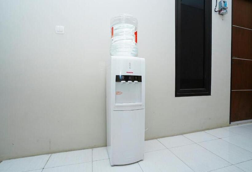 فندق Oyo Life 3078 Kost Putri Made