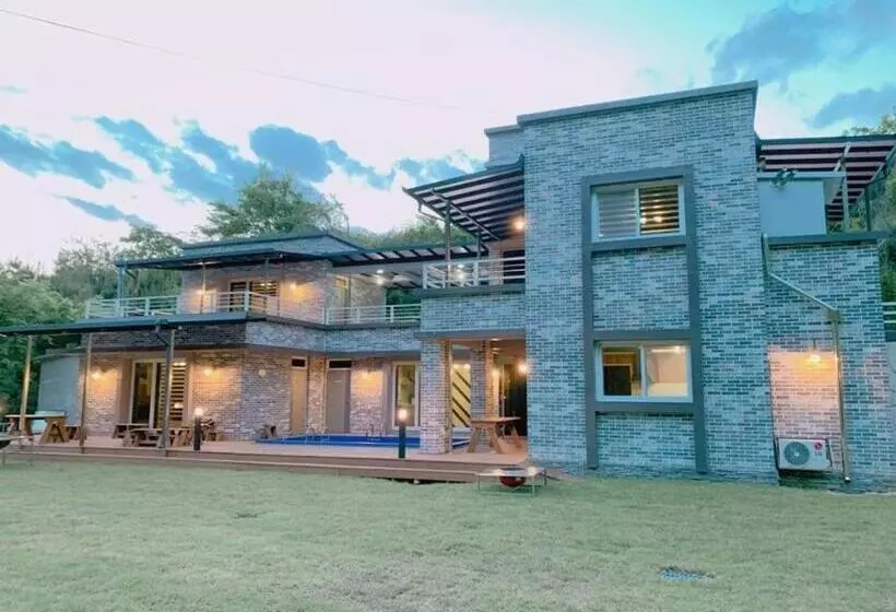 Hwacheon Yeoungwoong Ine Pension