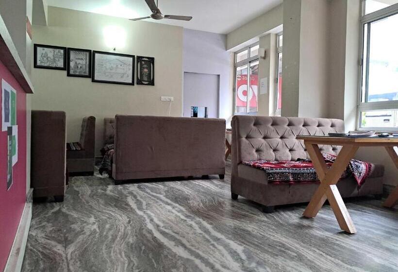 O 35610 Hotel Shayabong