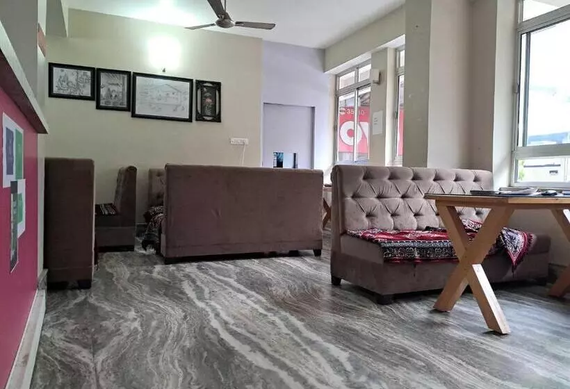 O 35610 Hotel Shayabong