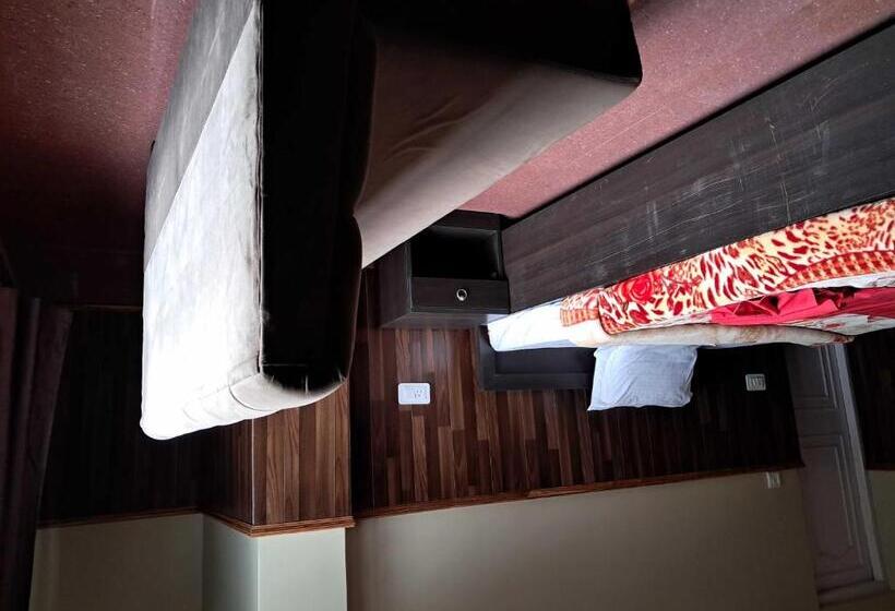 O 35610 Hotel Shayabong