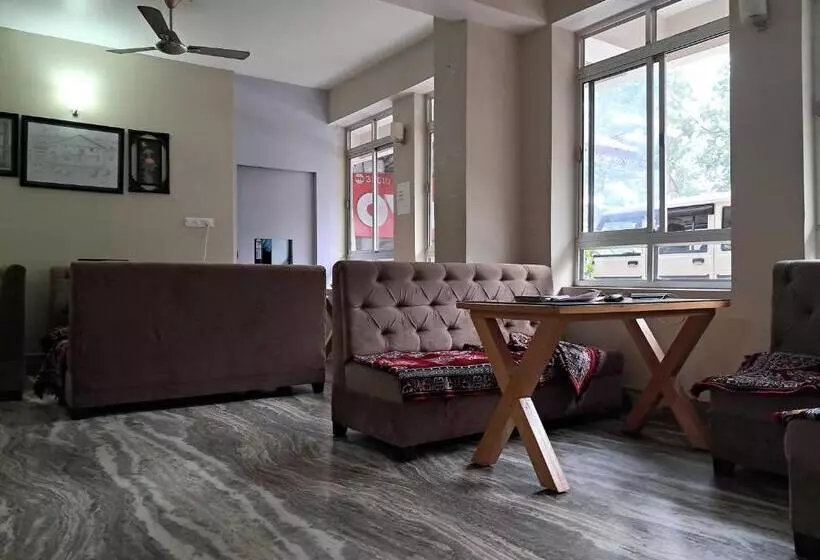 O 35610 Hotel Shayabong