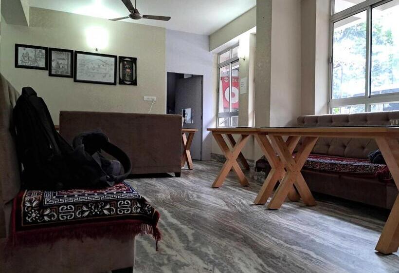 O 35610 Hotel Shayabong