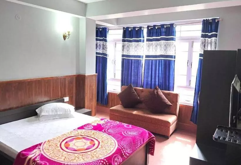 O 35610 Hotel Shayabong