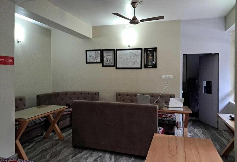 O 35610 Hotel Shayabong