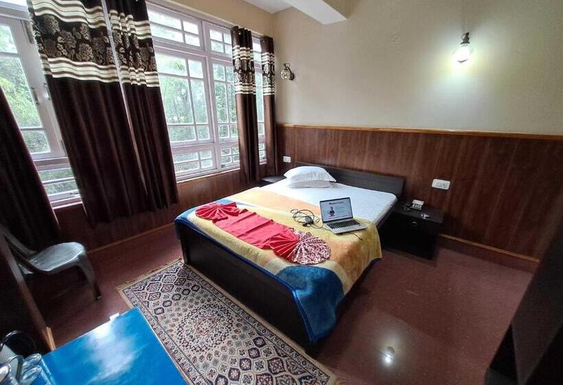 O 35610 Hotel Shayabong