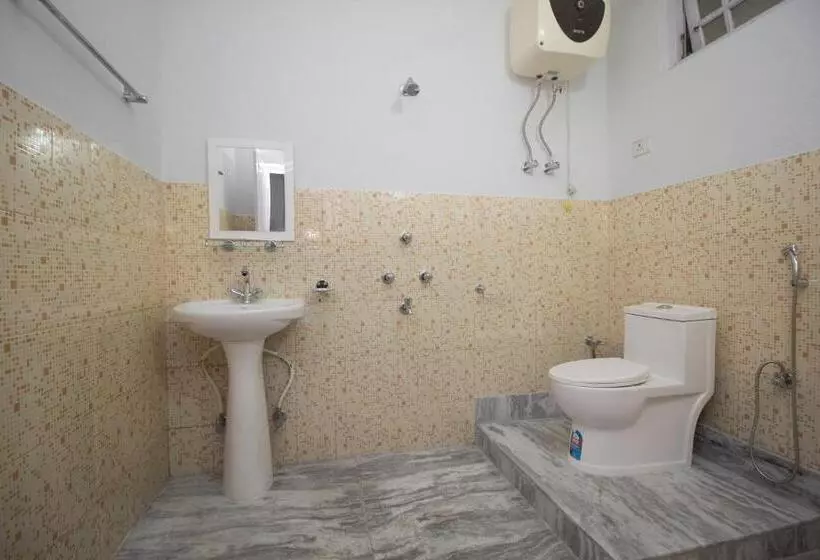 O 35610 Hotel Shayabong