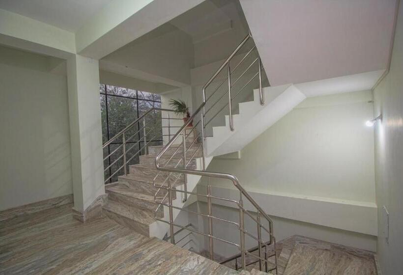 O 35610 Hotel Shayabong