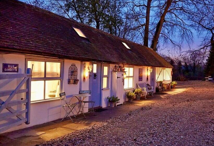 Пансион Little Lodge At Blue Door Barns