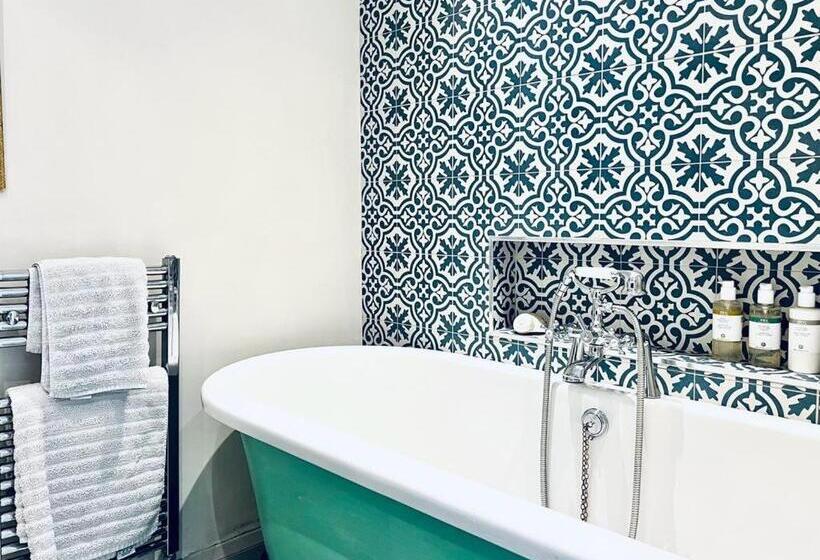 Пансион Little Lodge At Blue Door Barns