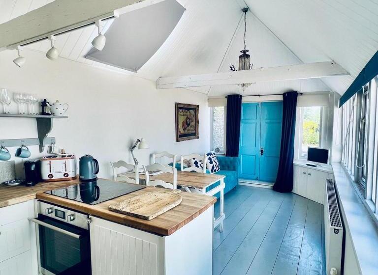 Пансион Little Lodge At Blue Door Barns