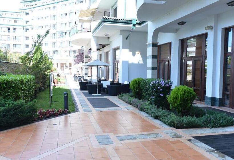 Private Studio In Emerald Beach Resort