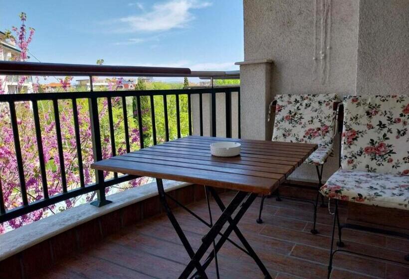 Private Studio In Emerald Beach Resort