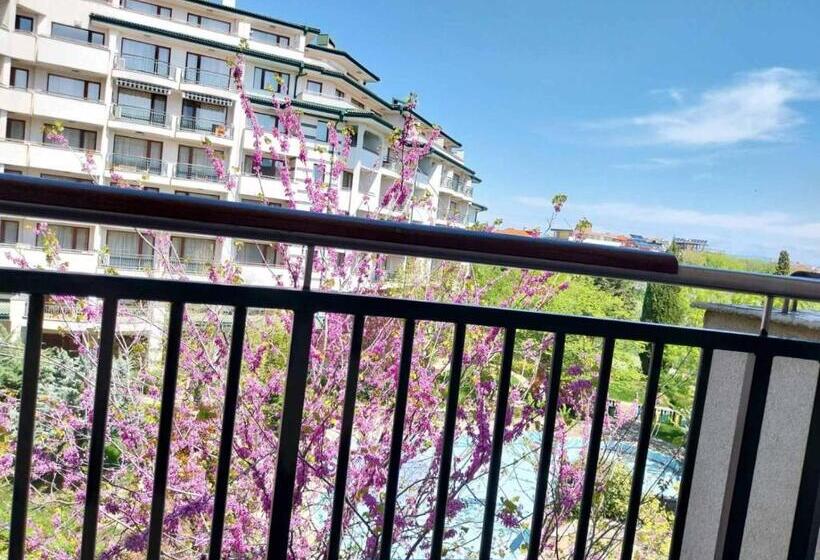 Private Studio In Emerald Beach Resort