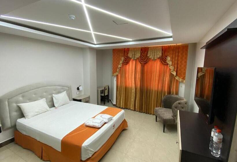 Britney Hotel Machala