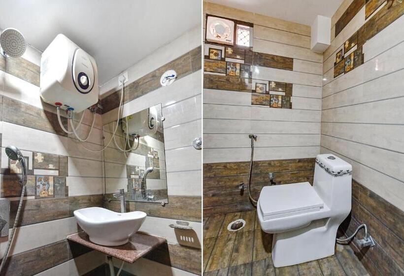 Fabhotel Tak International