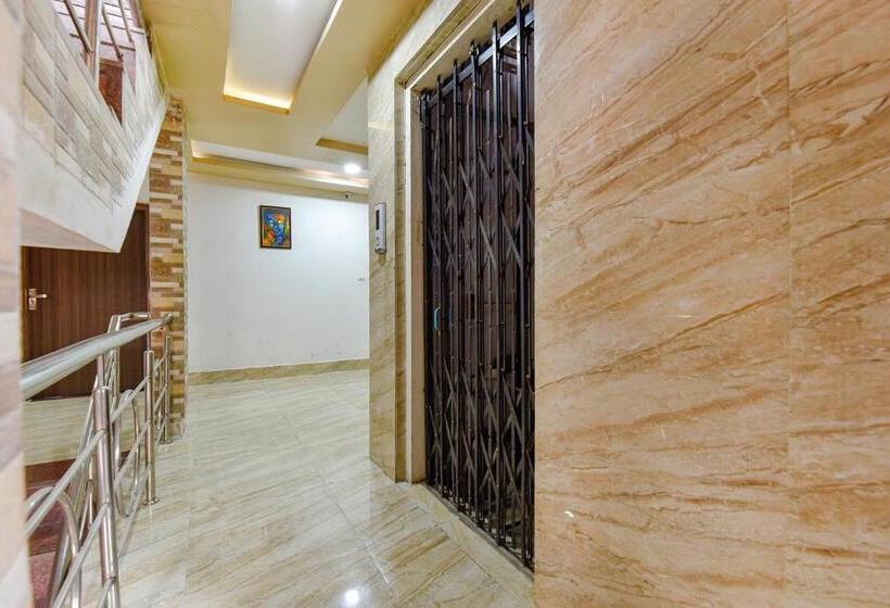 Fabhotel Tak International