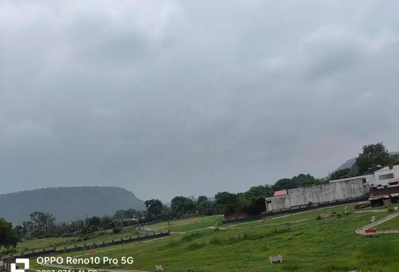 Hotelli Goroomgo Parvati Residency Madhya Pradesh