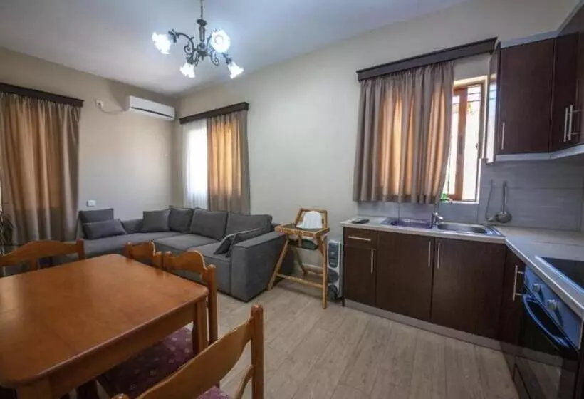 هتل Rooms By Klajdi
