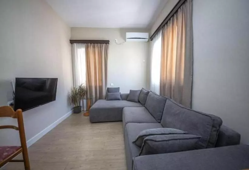 هتل Rooms By Klajdi