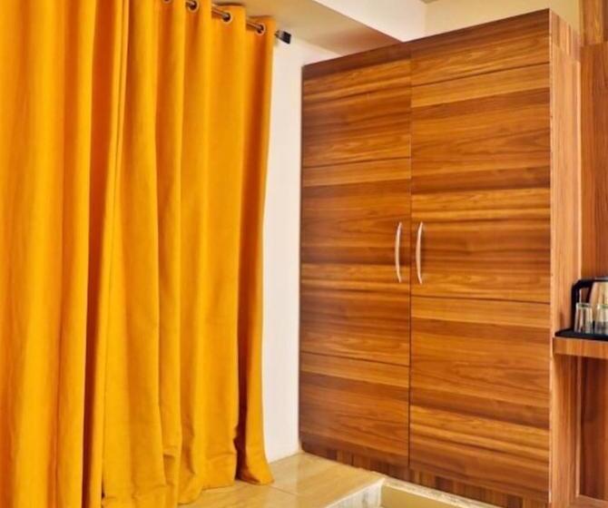 호텔 Tak International