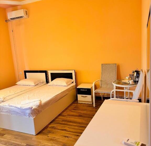 Пансион Garden Evn Airport