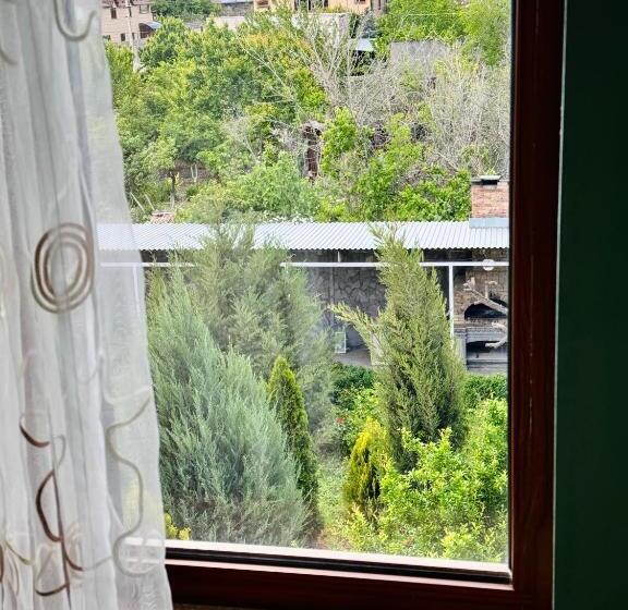 Пансион Garden Evn Airport