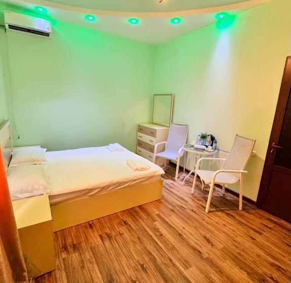 Пансион Garden Evn Airport