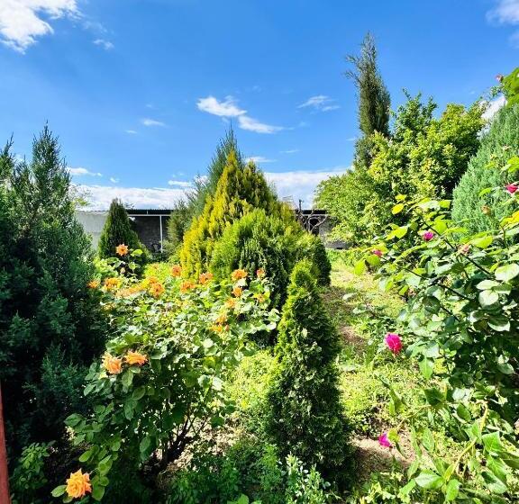 Пансион Garden Evn Airport