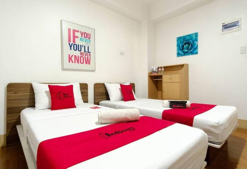 Ostello Reddoorz Near V Mapa Station