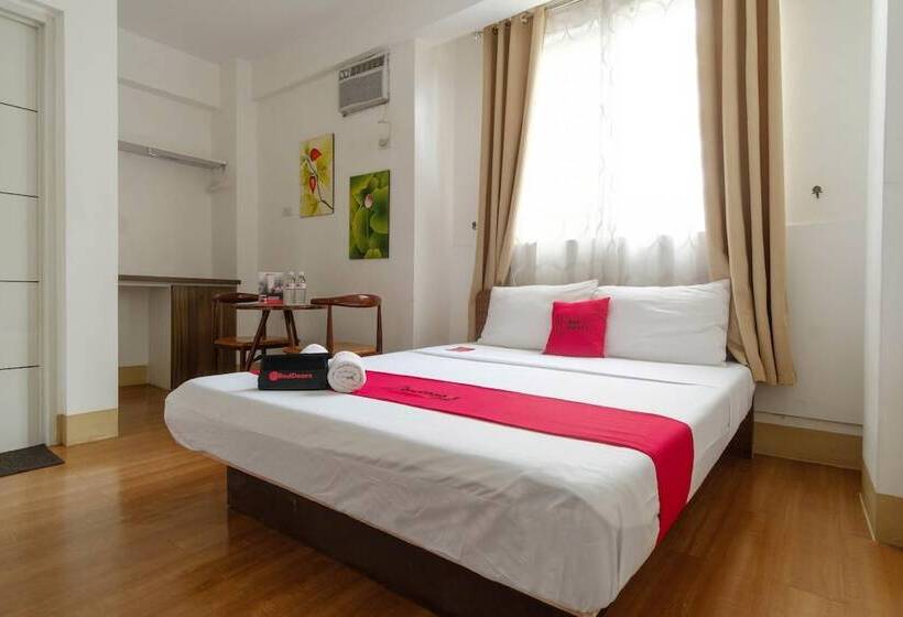 Ostello Reddoorz Near V Mapa Station