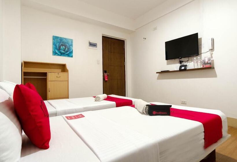 Ostello Reddoorz Near V Mapa Station