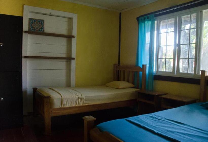 فندق صغير Spanish By The Sea Bocas