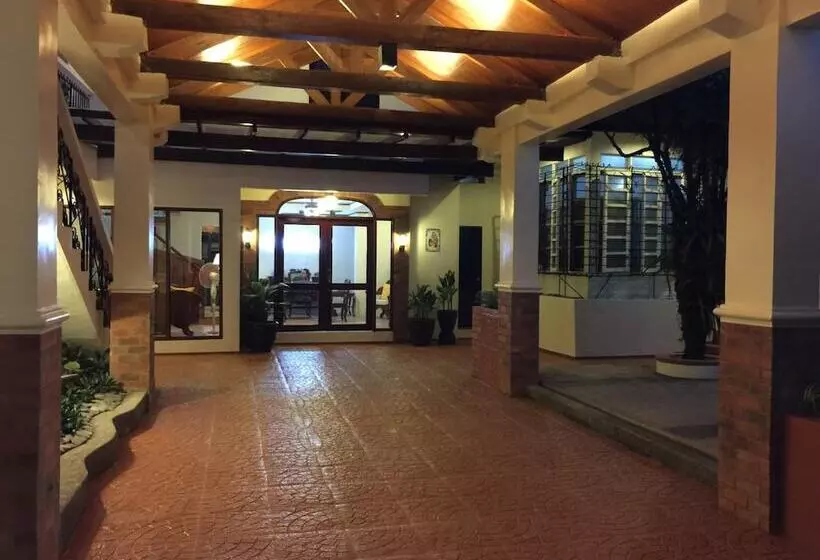 Aamiaismajoitus (B&B) Casa Roces