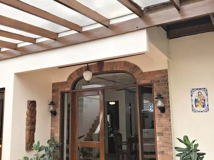 Aamiaismajoitus (B&B) Casa Roces