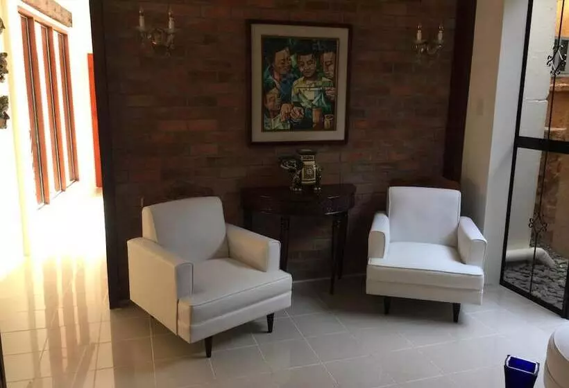 Aamiaismajoitus (B&B) Casa Roces
