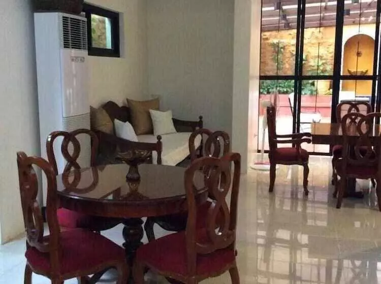 Aamiaismajoitus (B&B) Casa Roces