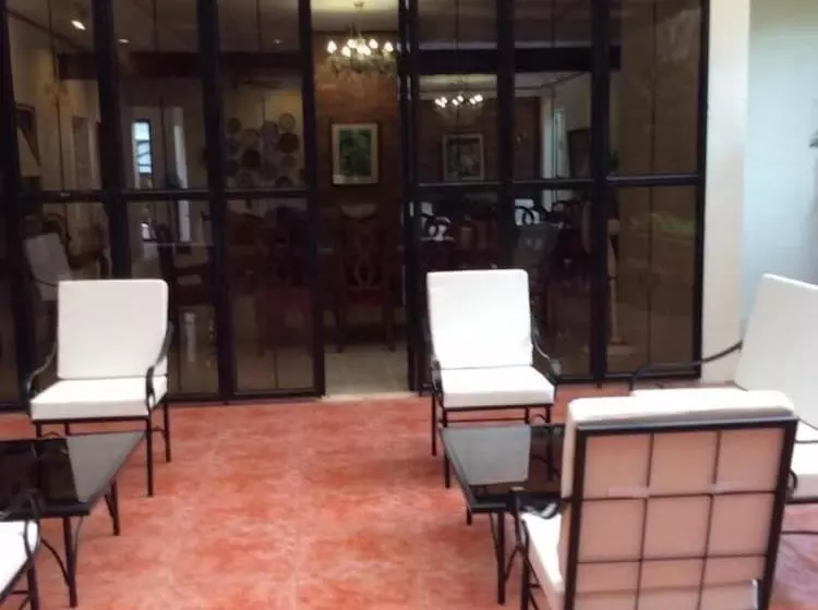 Aamiaismajoitus (B&B) Casa Roces
