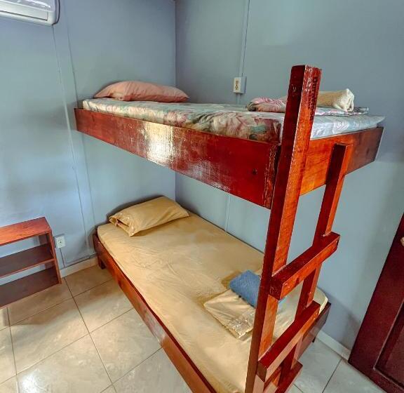 مبيت وإفطار Surfari Bocas