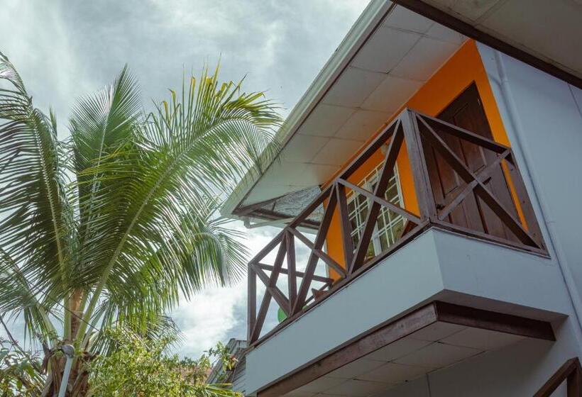 مبيت وإفطار Surfari Bocas