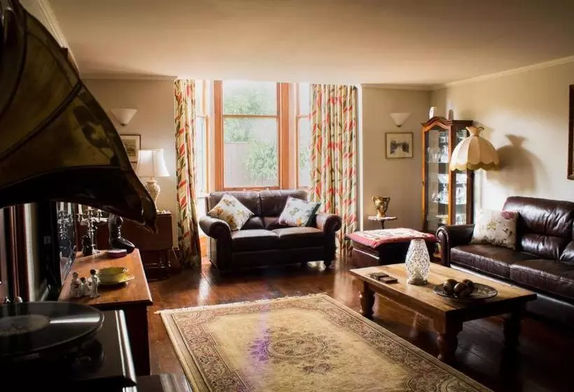 Holland House Bed & Breakfast