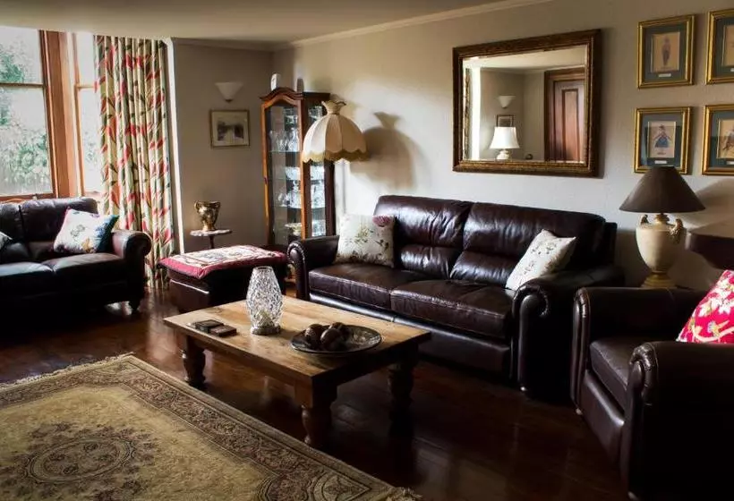 Holland House Bed & Breakfast