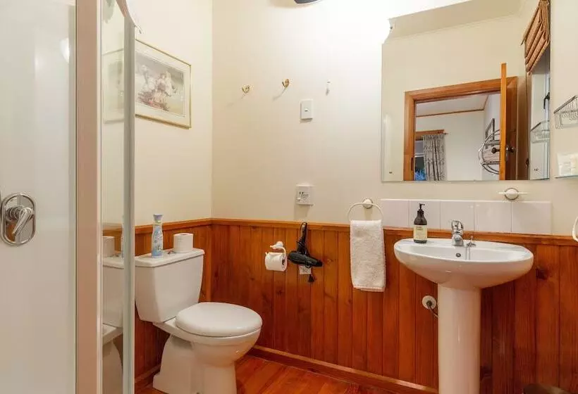 Olde Mill House B&b
