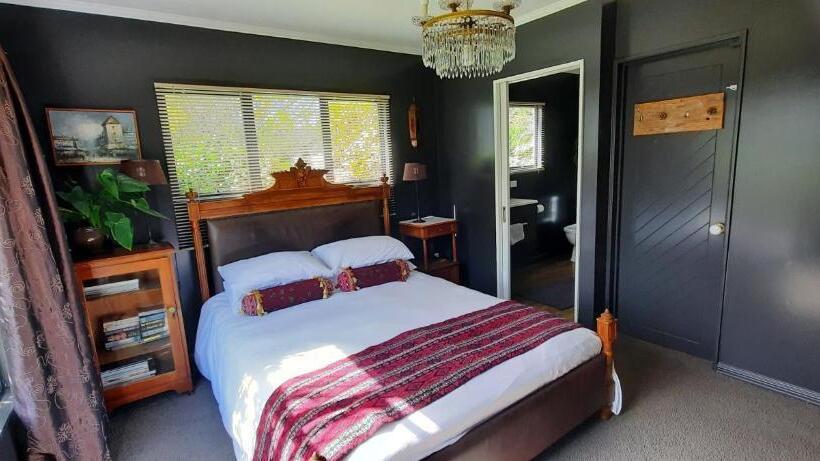 Waitapu Springs B&b