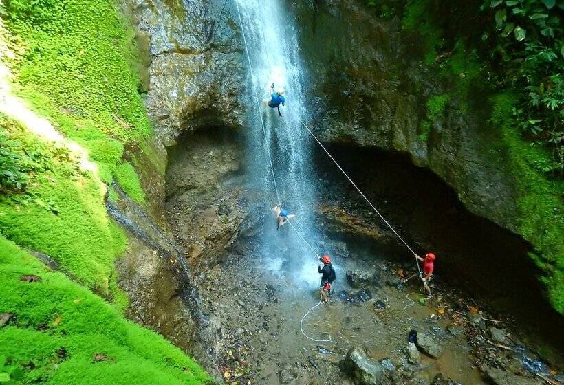 هتل Tangara Arenal