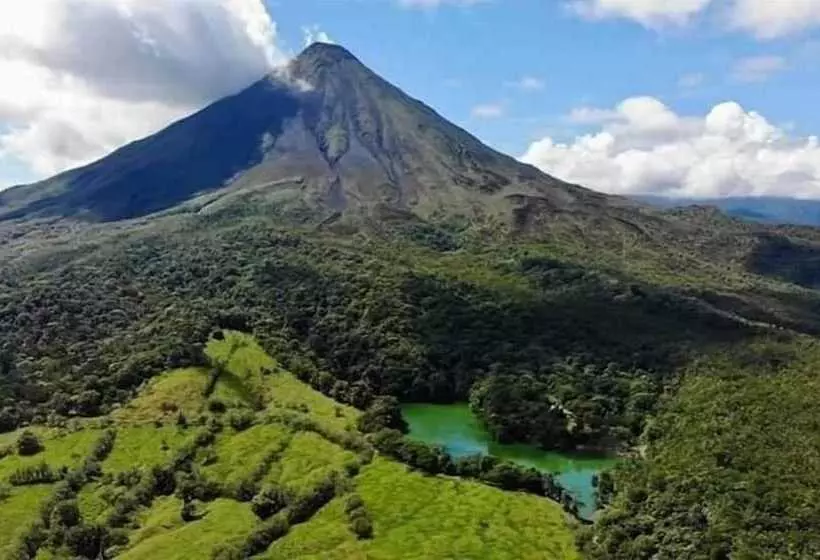 هتل Tangara Arenal