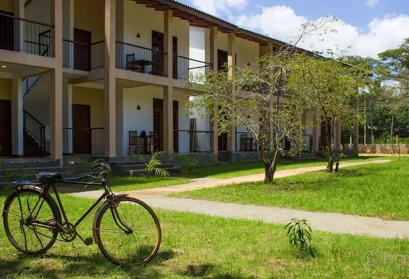 هتل Lario Resort Sigiriya