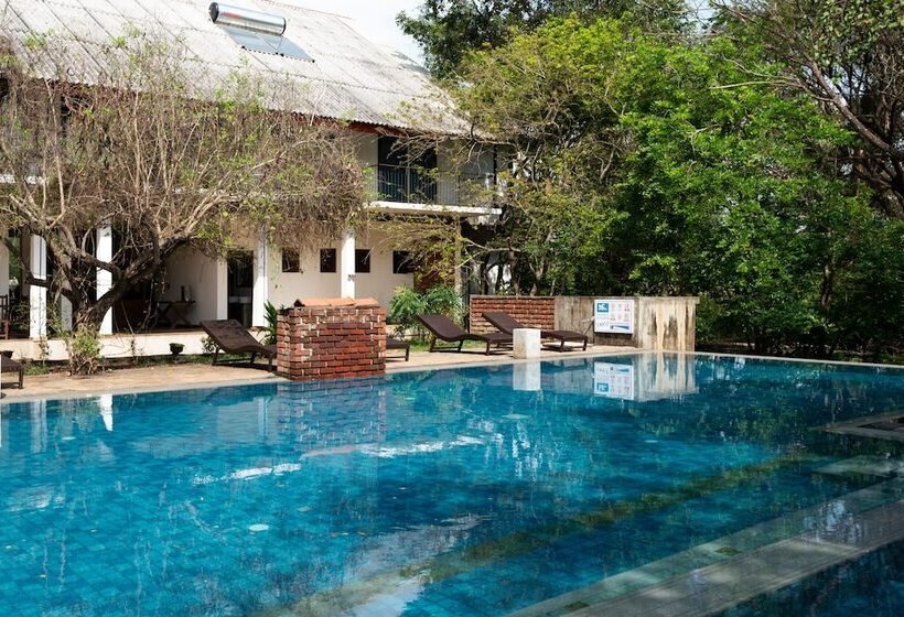 Hotel Lario Resort Sigiriya