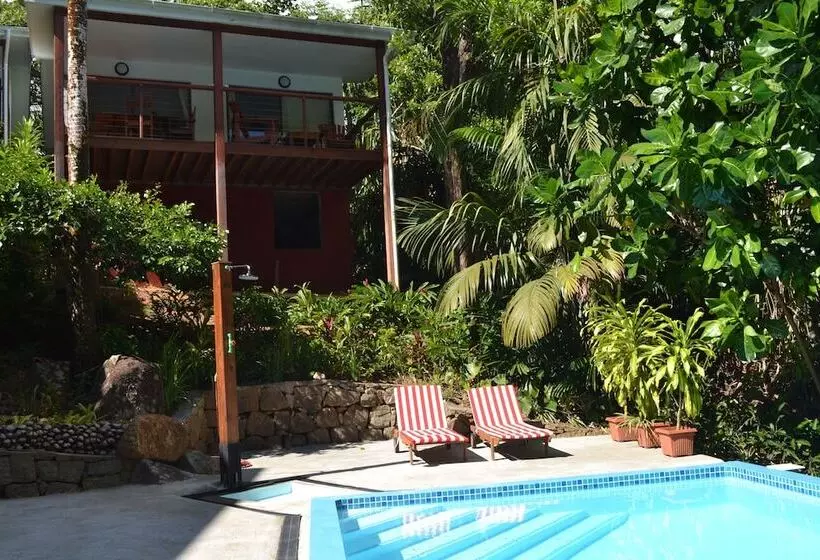 پانسیون Cashew Nut Grove Chalets