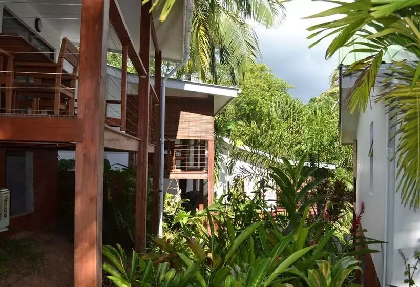 پانسیون Cashew Nut Grove Chalets